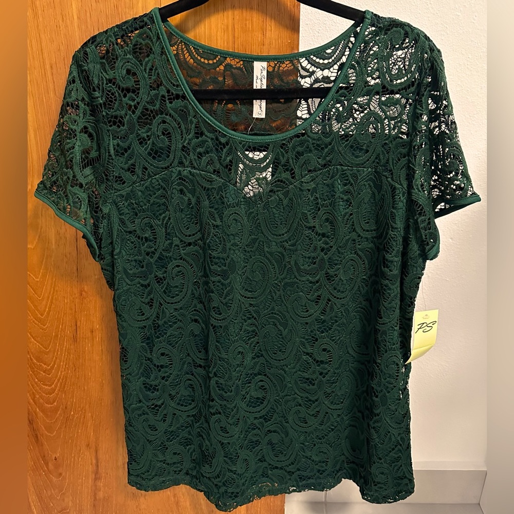 Beautiful Lace Green Top, size XL